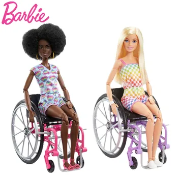 Barbie Fashionistas Boneca com Cadeira de rodas e a Rampa de Cabelos Pretos Encaracolados HJT14 Cabelo Loiro HJT13 arco-íris Macacão de Barbie Brinquedo Meninas Dom