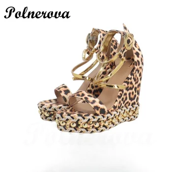 Leopard Print Fivela de Sandálias de Ouro Rebites de Couro Trançado Sandálias de Dedo do pé Redondo Cunha Sapatos de Verão Cunha Sandálias para as Mulheres