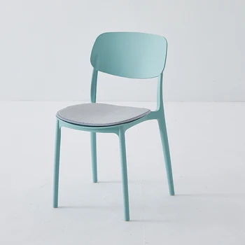 Minimalista Nórdicos Cadeiras De Jantar Pátio Confortável Salão De Estofados Poltrona De Plástico Ergonômico Cadeiras Para Pequenos Espaços De Comedor De Móveis
