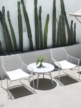 Moderno e minimalista, pátio ao ar livre com mesas e cadeiras Do Terraço ao ar livre creative varanda ao ar livre do lazer ferro tabelas