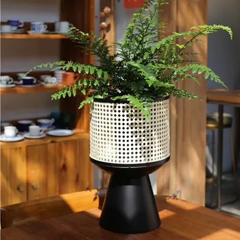 Muito Simples Japonês-Arte Em Ferro Coberta De Flores Rack Imitação De Vime Tecelagem Moderna Sala De Estar, Móveis De Design Do Ambiente De Trabalho Vaso De Flores